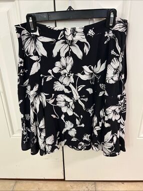 White House Black Market Black and White Floral A-Line Skirt